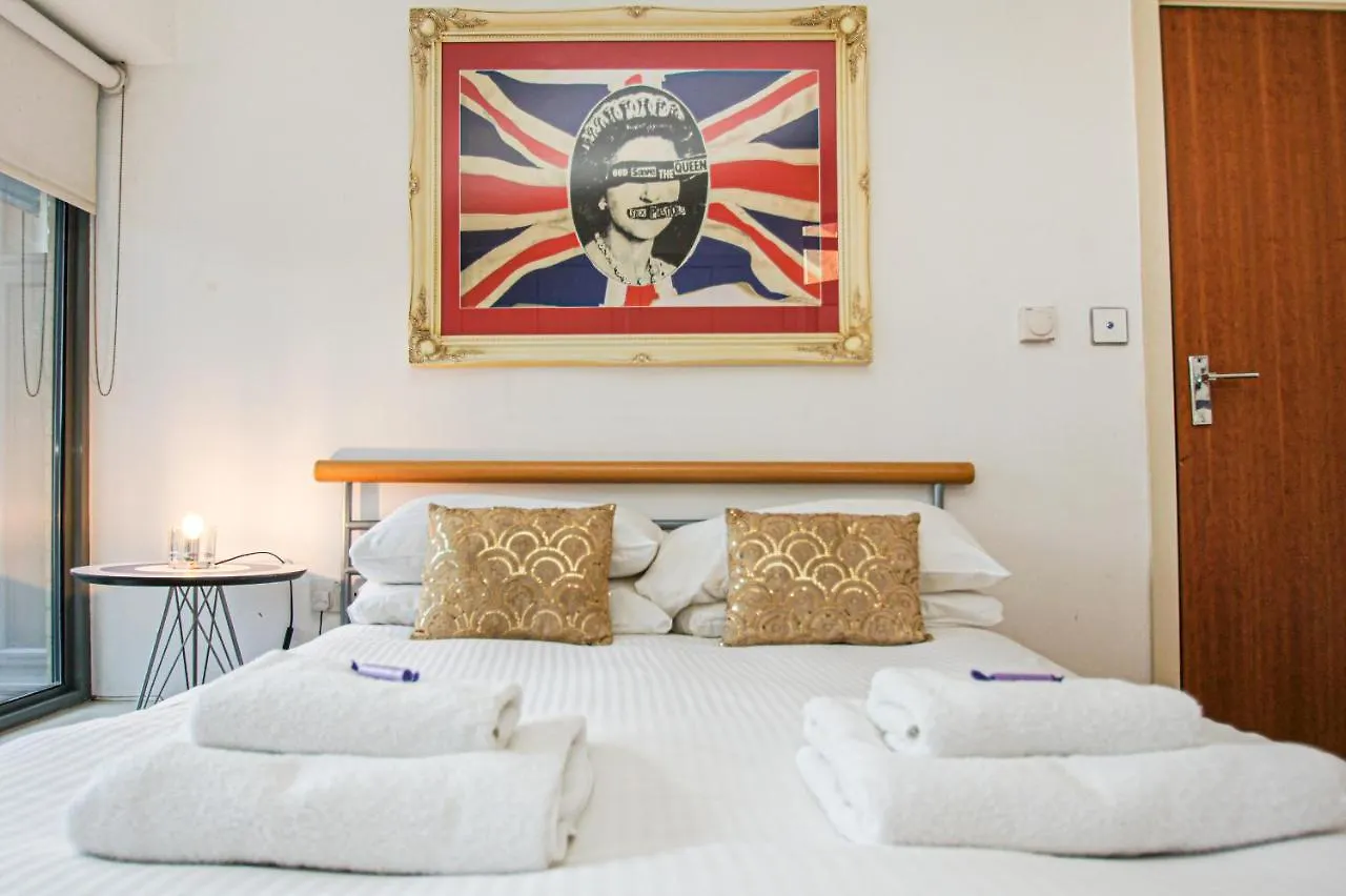 The Edge - Parking - By Brighton Holiday Lets 영국