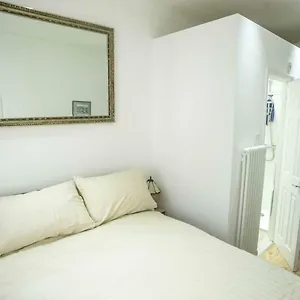 Homestay The Ploughman's Rest, Brighton